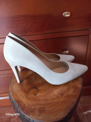 Zapatos de salón N38 beige forrados en piel