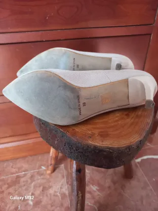 Zapatos de salón N38 beige forrados en piel