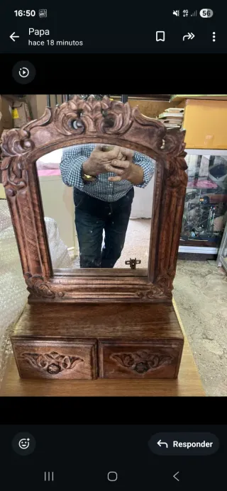 Mueble joyero de madera tallada