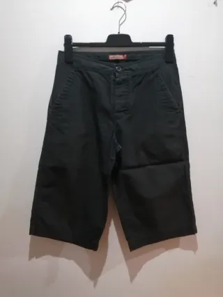 Pantalón corto corte clásico. Celio.