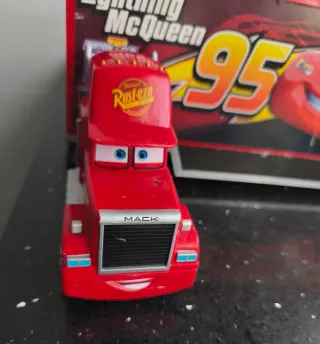 Camión porta coches de Cars