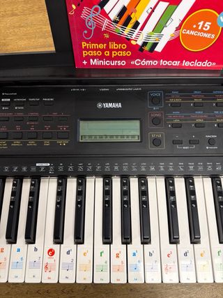 Teclado Piano Yamaha con libro de partituras+funda