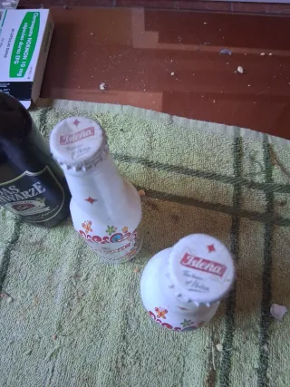 Bottiglie antiche di birra, vuote