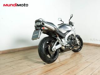 SUZUKI GSR 600