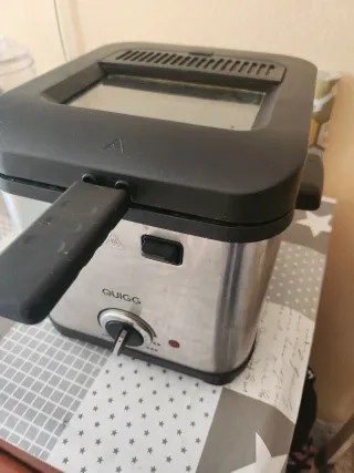 Freidora QUIGG. sevende por no darle uso