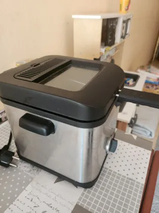 Freidora QUIGG. sevende por no darle uso