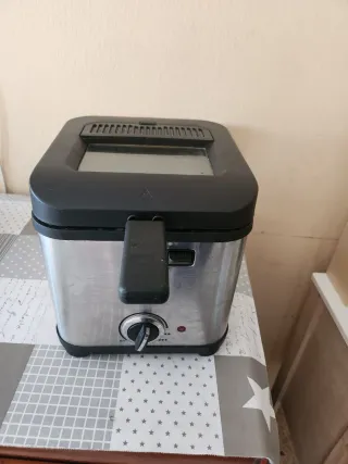 Freidora QUIGG. sevende por no darle uso