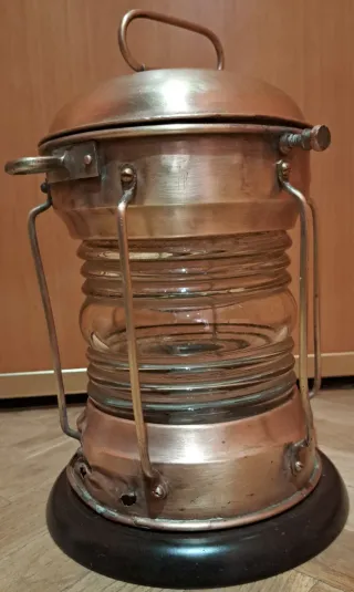 Farol de barco antiguo de cobre