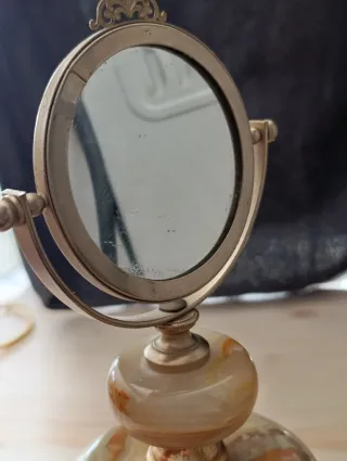 Specchio antico da tavolo in pnoce e ottone