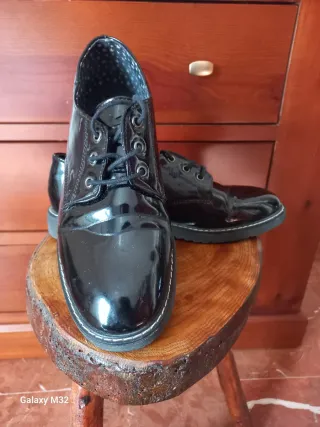 Zapatos derby de mujer acharolados N39