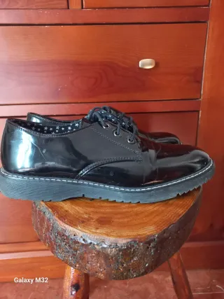 Zapatos derby de mujer acharolados N39