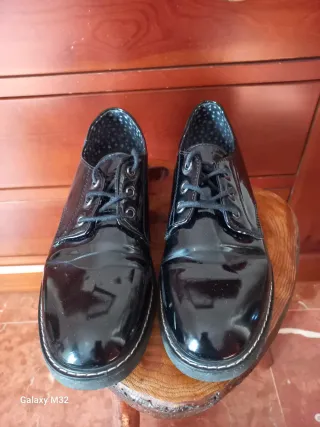 Zapatos derby de mujer acharolados N39