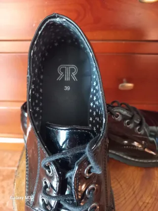 Zapatos derby de mujer acharolados N39