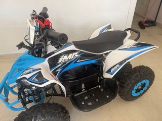 Motocuadriciclo eléctrico infantil – ¡como nuevo,