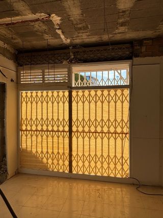 Carpintería aluminio blanco 270cm.