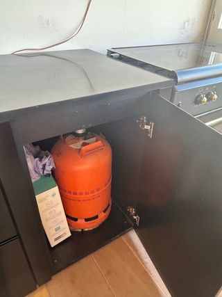 Cocina diseño industrial negro mate