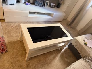 Mueble de salón blanco y cristal