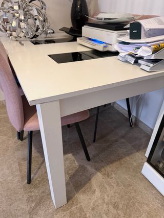 Mueble de salón blanco y cristal