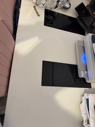 Mueble de salón blanco y cristal