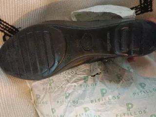 Botines de cuero negro Pitillos