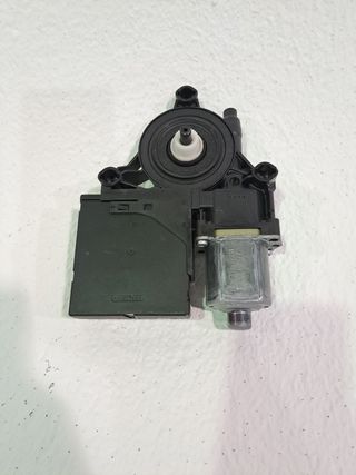 MOTOR ELEVALUNAS DELANTERO IZQUIERDO VOLKSWAGEN PASSAT BERLI