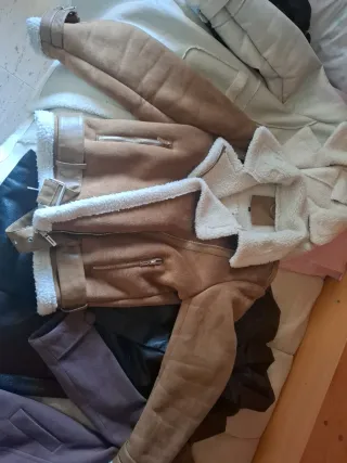 Vendo los tres abrigos y chaqueta piel. tela.cuero