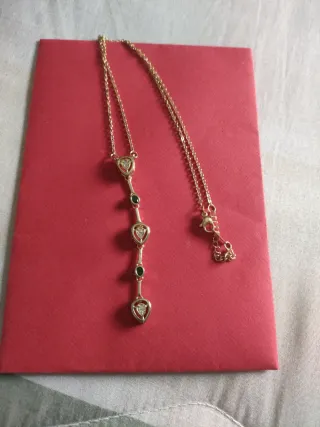 Collana in acciaio dorato con pendenti