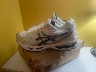 Asics Gel Kayano 14 Plata/Blanco