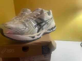 Asics Gel Kayano 14 Plata/Blanco