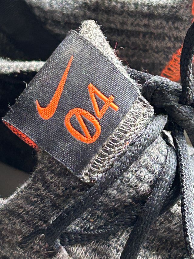 Nike Space Hippie 04 Gris /naranja