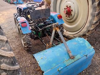 TRACTOR ARTICULADO BJR DE 21 CV CON ROTAVATOR.