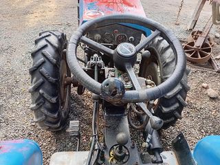 TRACTOR ARTICULADO BJR DE 21 CV CON ROTAVATOR.