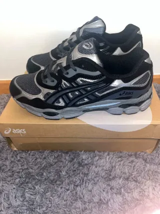 Asics Gel Talla 42 Negras y Grises