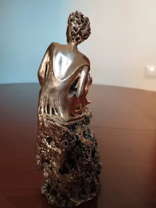 Figura Mujer Baño Plata