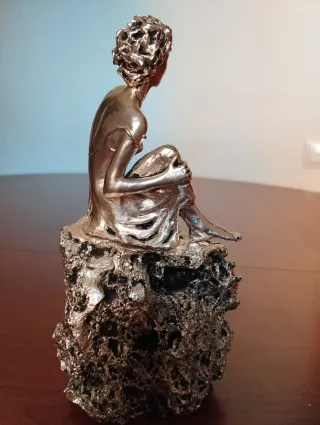 Figura Mujer Baño Plata