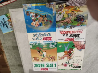 Lote cómics francés 7 Astérix + 5 Tintin