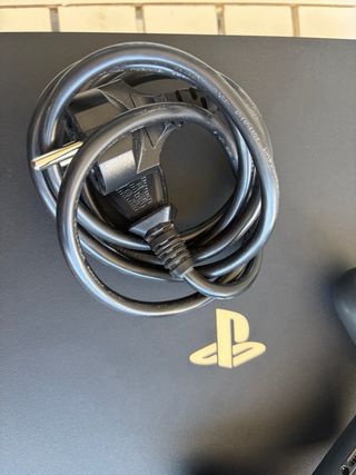 PS4 Pro 1TB + Mando Negro