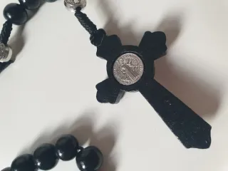 ✝️ Rosario Negro con Colgante Cruz Jesús