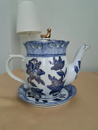 Teiera Porcellana Blu e Oro con Dettagli Dorati