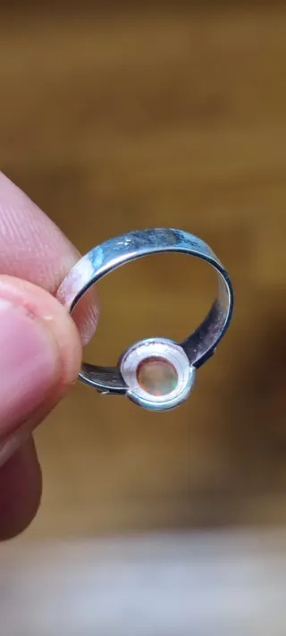 Anillo de plata y ópalo.