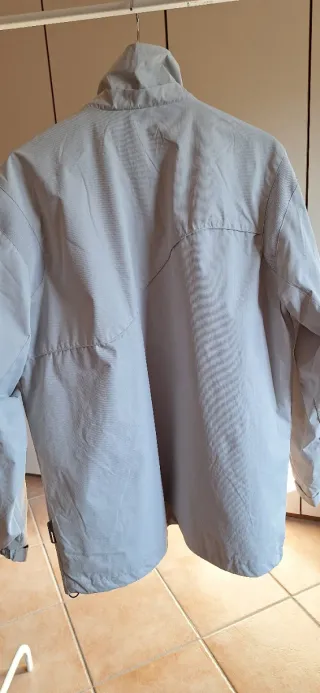 Giacca impermeabile anti pioggia beige