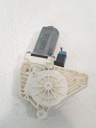 MOTOR ELEVALUNAS DELANTERO DERECHO VOLKSWAGEN GOLF VII LIM.