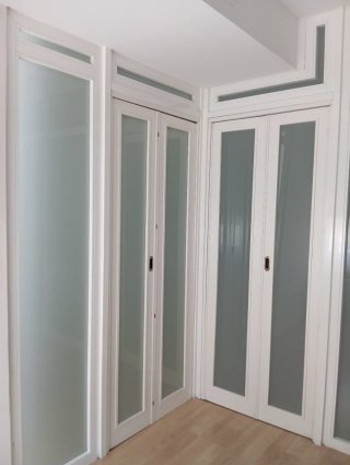 Mamparas de separación y puertas