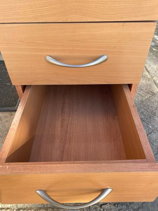 Cajonera de madera con ruedas