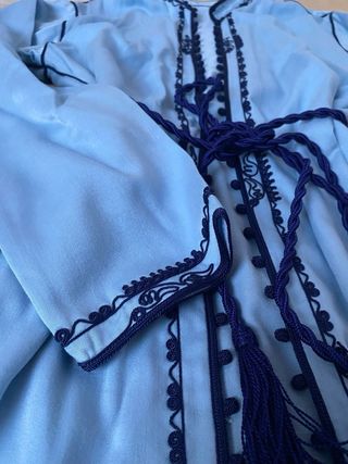 Kimono azul con bordados