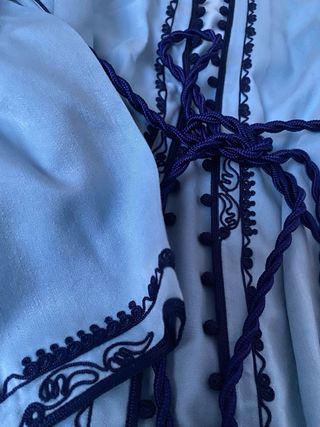 Kimono azul con bordados