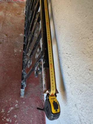 Baranda de escalera de hierro forjado