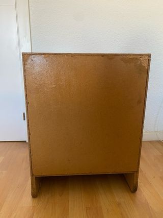 Mesita de noche de madera con 3 cajones