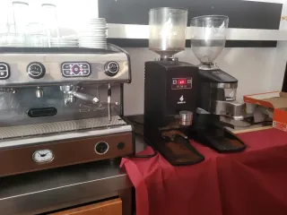 Máquina de café para bar S2 y molinillos