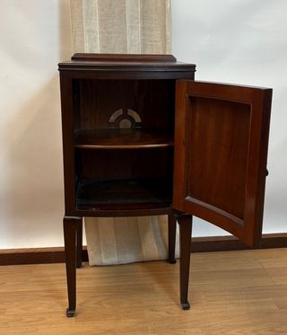 Mesita de Noche Antigua